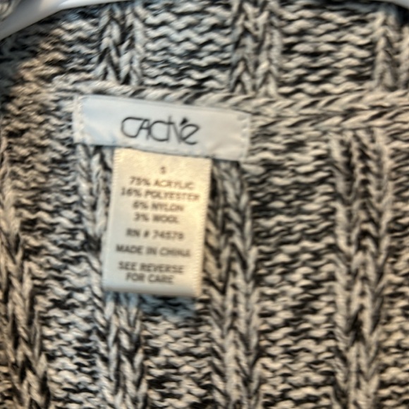 Women’s Sweater vest with open front, size small - Picture 2 of 3